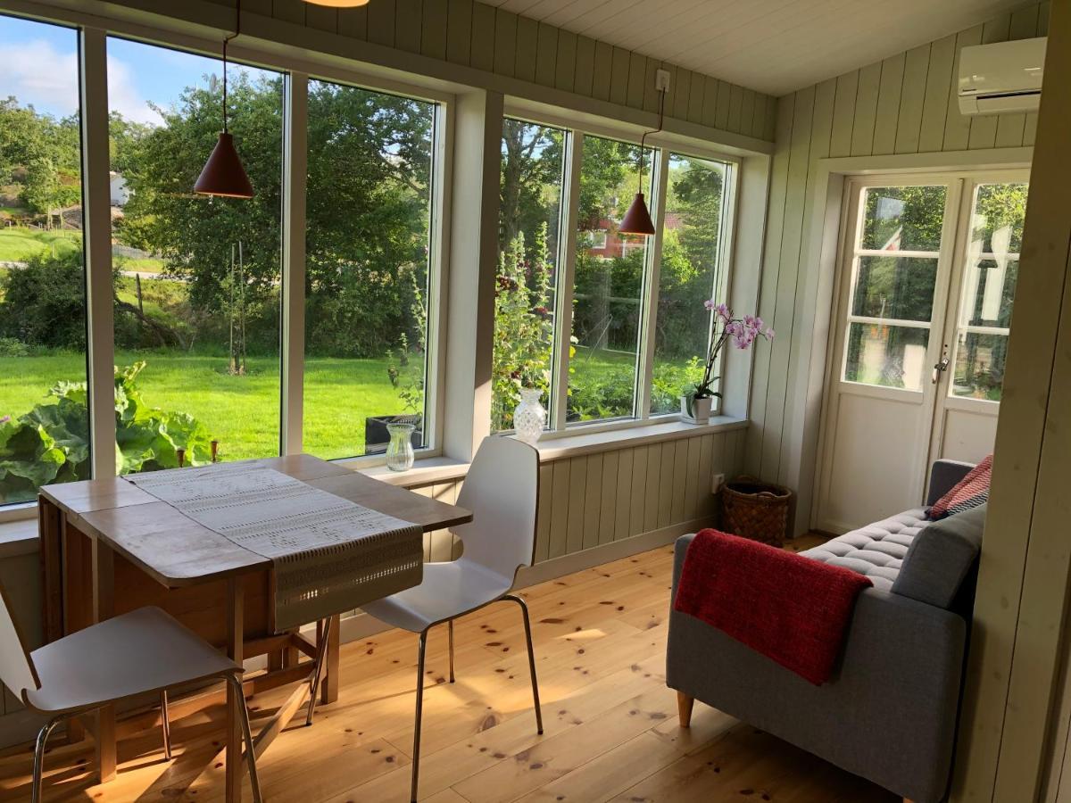 Mysig Nybyggd Stuga Naera Hav Och Natur Klovedal Esterno foto