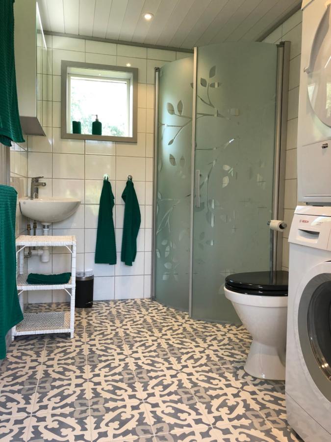 Mysig Nybyggd Stuga Naera Hav Och Natur Klovedal Esterno foto