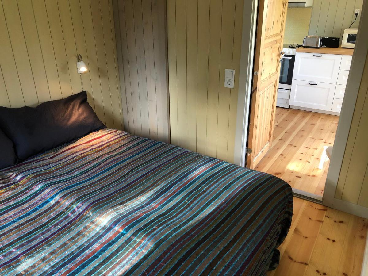 Mysig Nybyggd Stuga Naera Hav Och Natur Klovedal Esterno foto